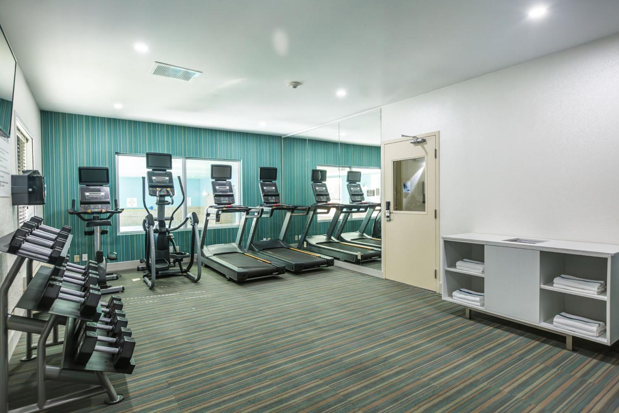 Express & Suites-regina-south By Ihg 2*